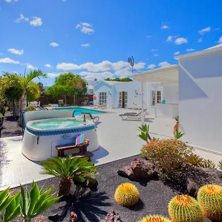 Puerto Del Carmen Sleeps 8 Pool Wifi Vila