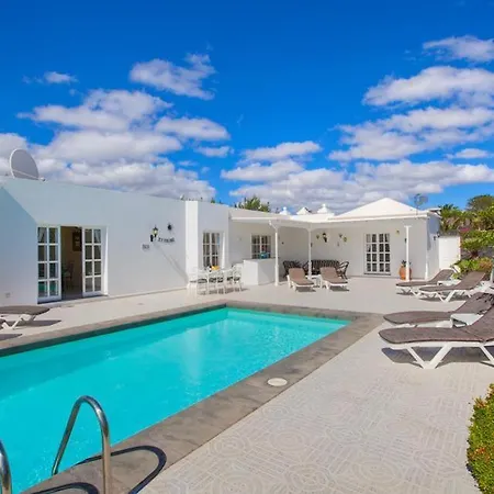 Vila Puerto Del Carmen Sleeps 8 Pool Wifi