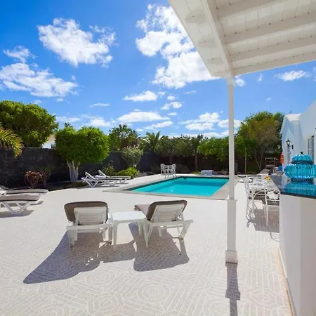Puerto Del Carmen Sleeps 8 Pool Wifi Vila